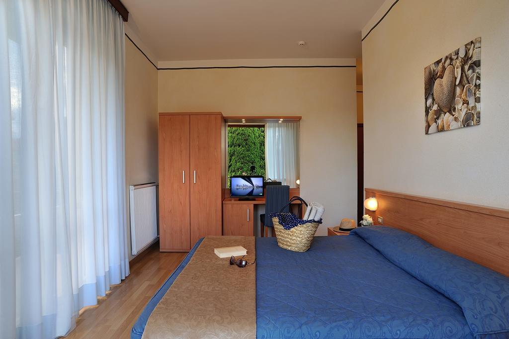 Raffy Family & Bike Hotel Diano Marina Dış mekan fotoğraf