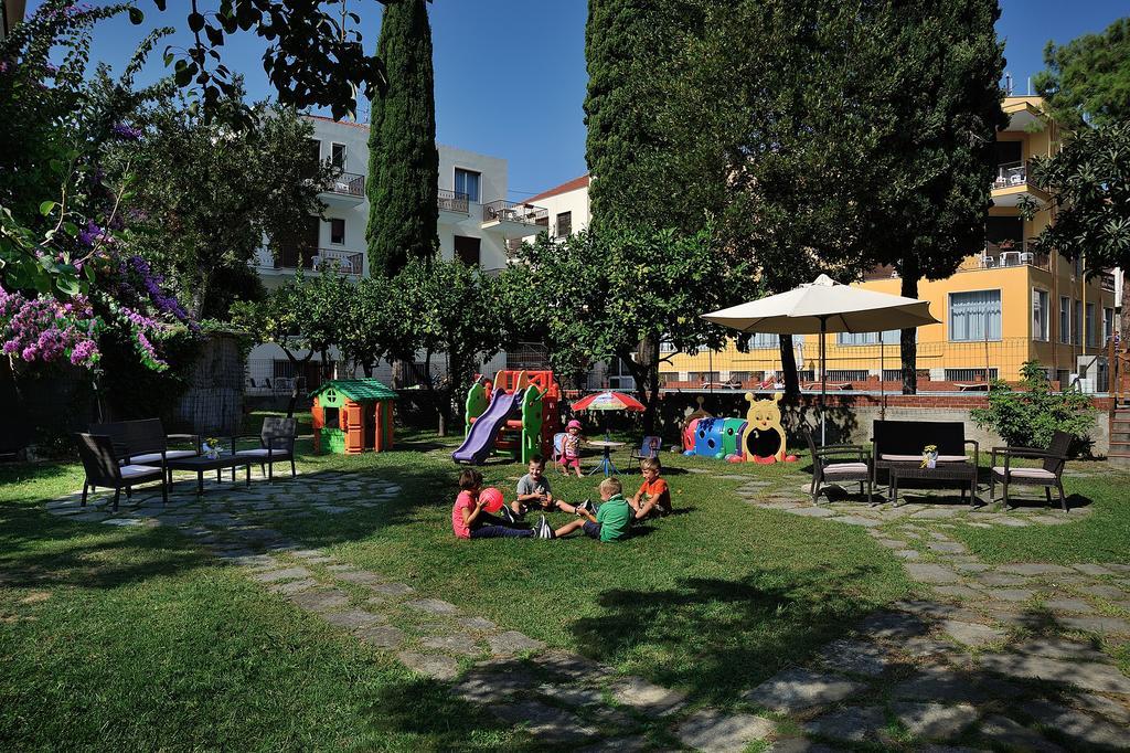 Raffy Family & Bike Hotel Diano Marina Dış mekan fotoğraf
