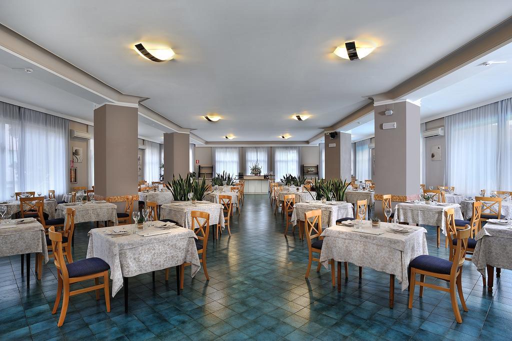 Raffy Family & Bike Hotel Diano Marina Dış mekan fotoğraf